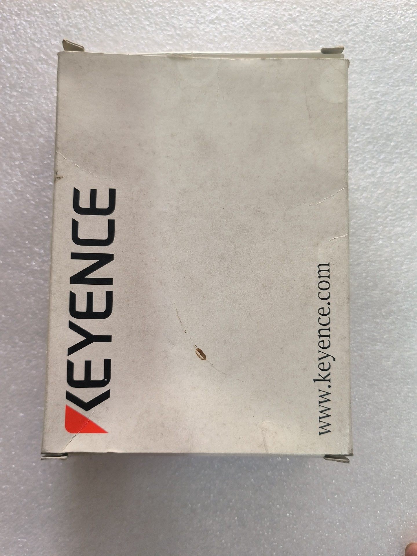 LK-C2基恩士激光传感器的连接线，全新原装未使用，实物图。