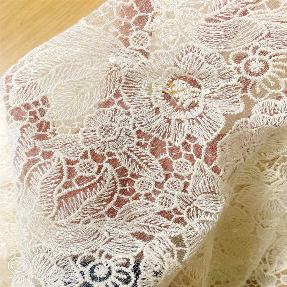 工厂直供棉线杏色亮片蕾丝花边布料女装水溶刺绣网布服装现货面料