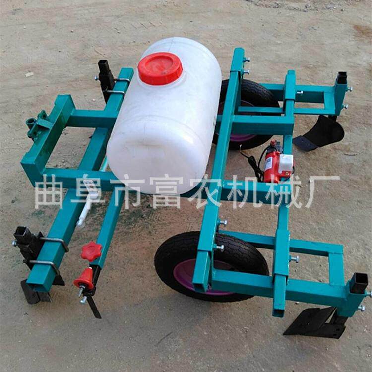 多功能喷覆膜机宽度可调地膜覆盖机 牵引式农作物铺膜盖膜机
