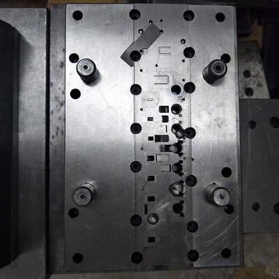 东莞凤岗厂家精密五金弹片冲压模具