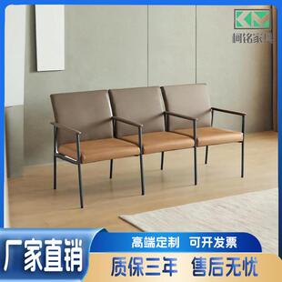 诊所候诊沙发高密度海绵坐垫金属框架防倾倒设计抗压耐磨易清洁