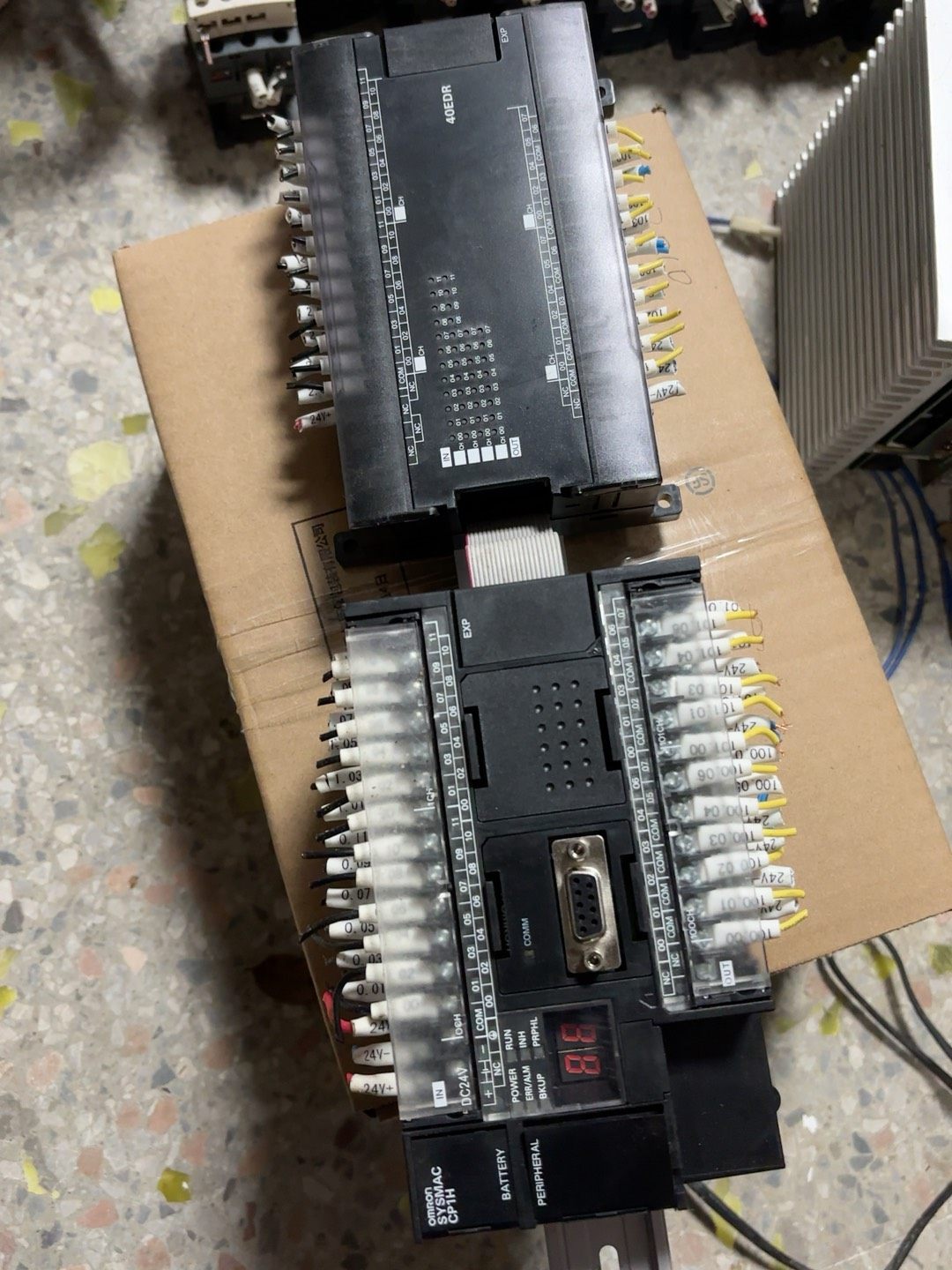 欧姆龙 sysmac cp1h+40DT-D一套，成色好，功