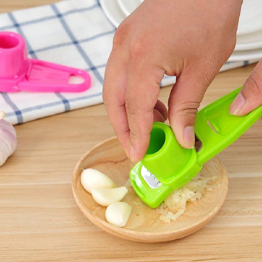 1pc Multi-Futional Garlic Press and Grater Cutter Peeler M