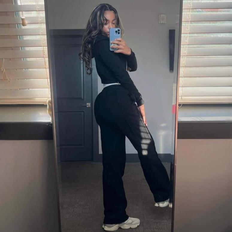 Women's zip-up hooded sweatshirt and pants suit