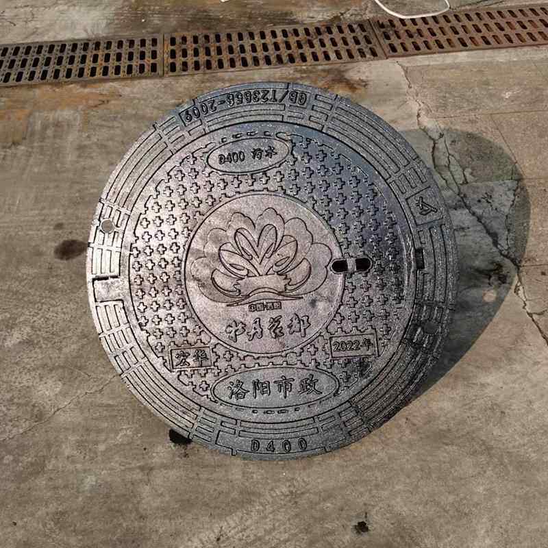 现货防沉形降井盖水球墨铸铁雨水圆污水排700*900防密井OHN封盖