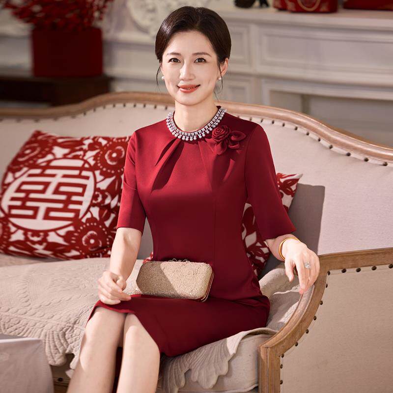 喜婆婆婚宴装2025新款高贵洋气年轻妈妈夏季短袖旗袍婚礼连衣裙子