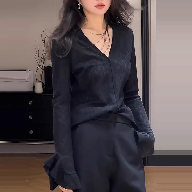 好货韩系极简风V领喇叭袖上衣女春季修身显瘦小众设计感通勤长袖