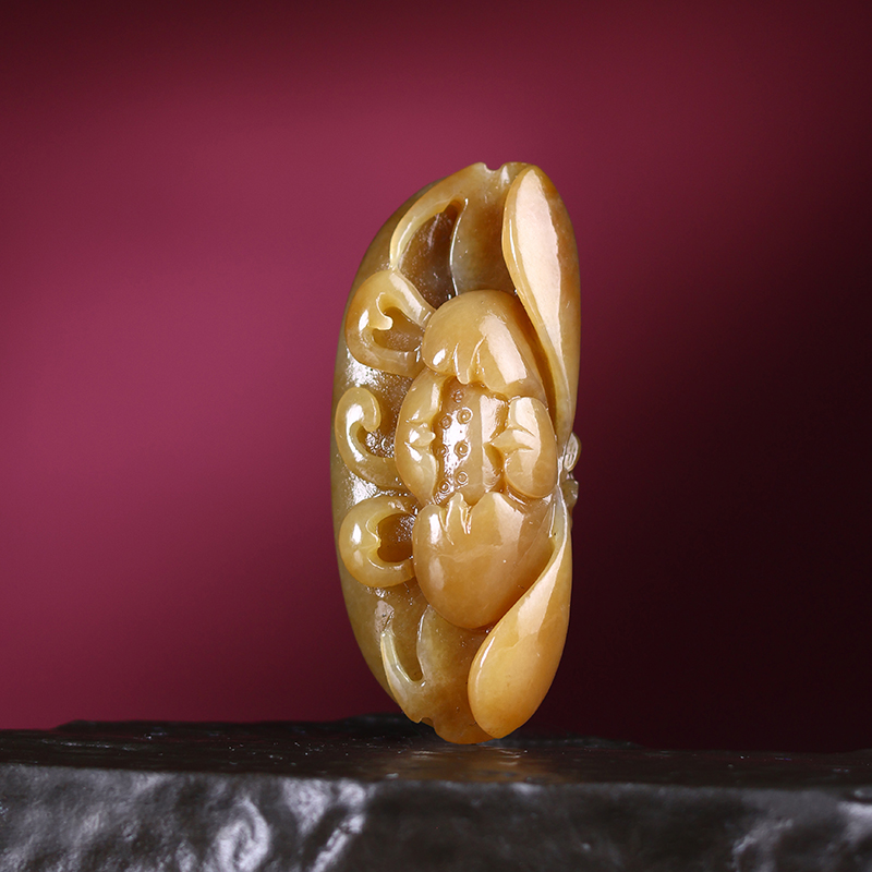 亭亭玉立 天然玉石保真和田玉荷花挂件吊坠24.37克 大师拍卖