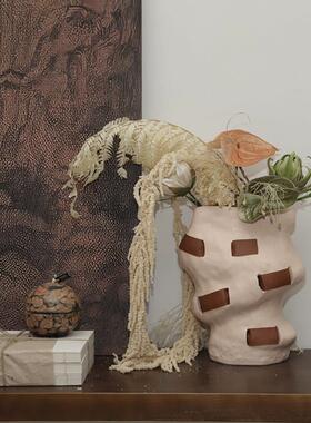 现代简约不规则几何花瓶花器皮革洞穴花瓶样板房软装桌面陈设组合