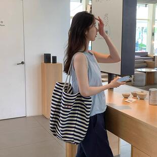 女大学生上课通勤包布袋条纹帆布包大容量托特包慵懒风新款 单肩包