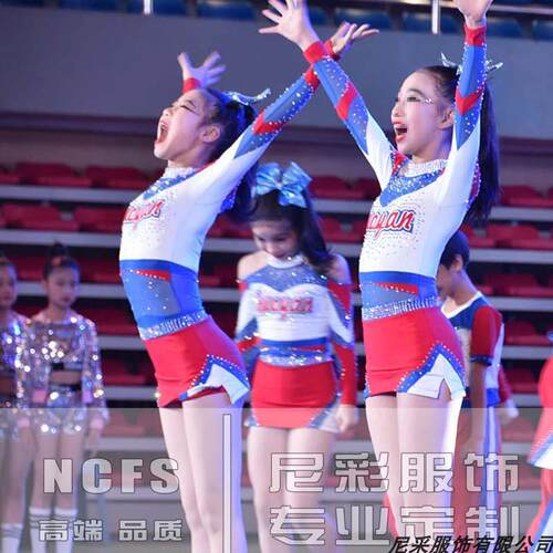 高档学生啦啦男操服装出服美定制演女健操服装设计儿童啦啦队服装