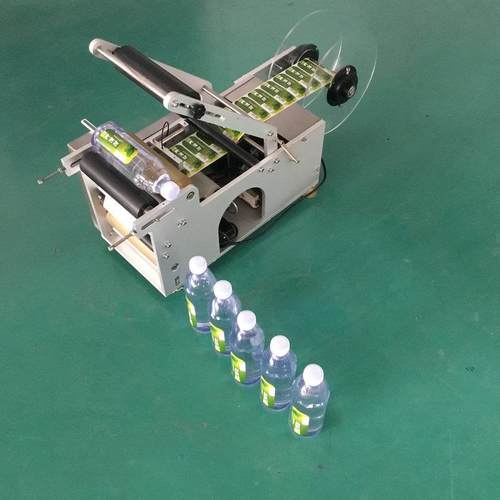 半自动圆瓶贴标机 小型贴标签机 半自动贴标机 代贴标签加工