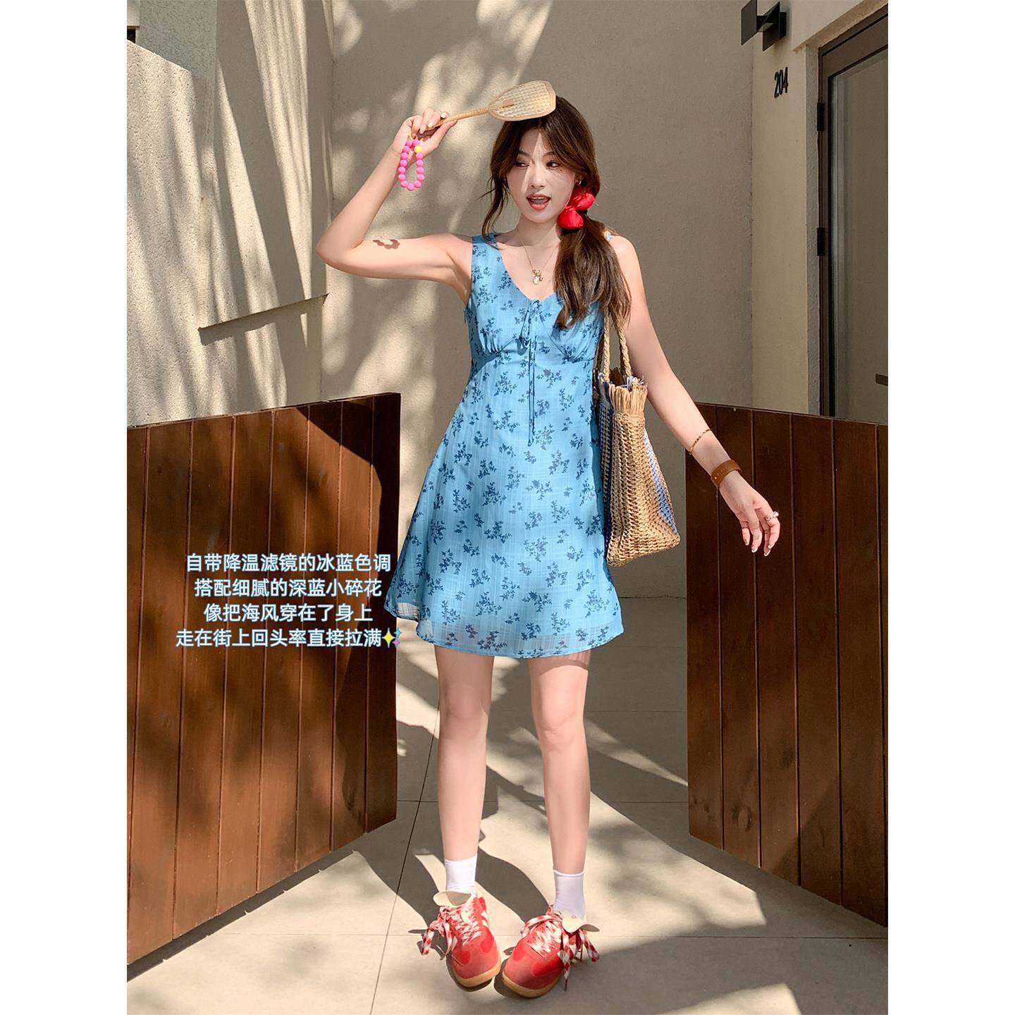 曾小咸 韩系巨好看蓝色v领碎花无袖背心连衣裙女夏新款收腰短裙子