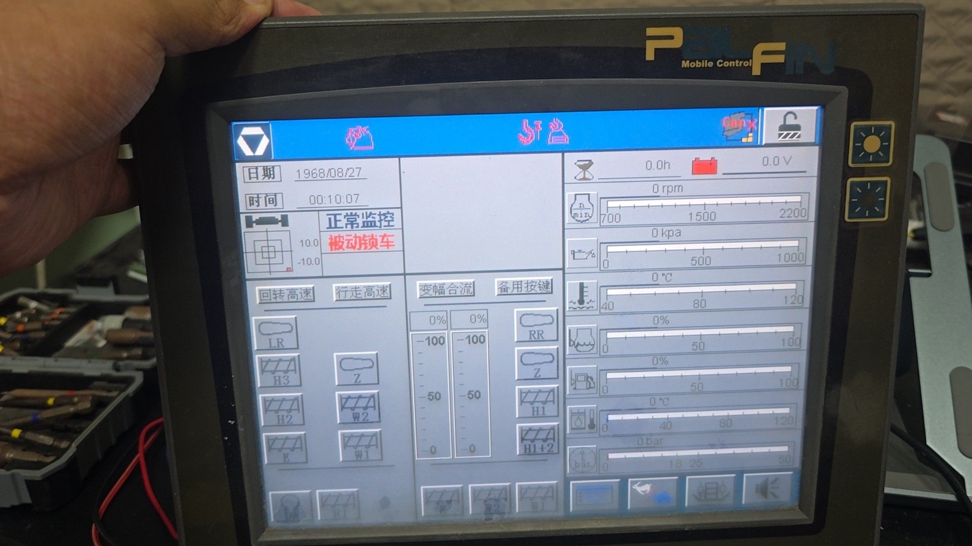 徐工履带吊显示器，佩芬ST104V5T显示器。