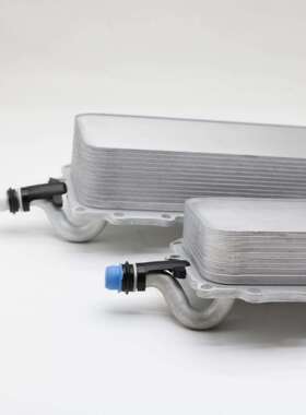 LR039821 LR010754 9层/14层机油冷却器散热器油冷器发动机变速箱