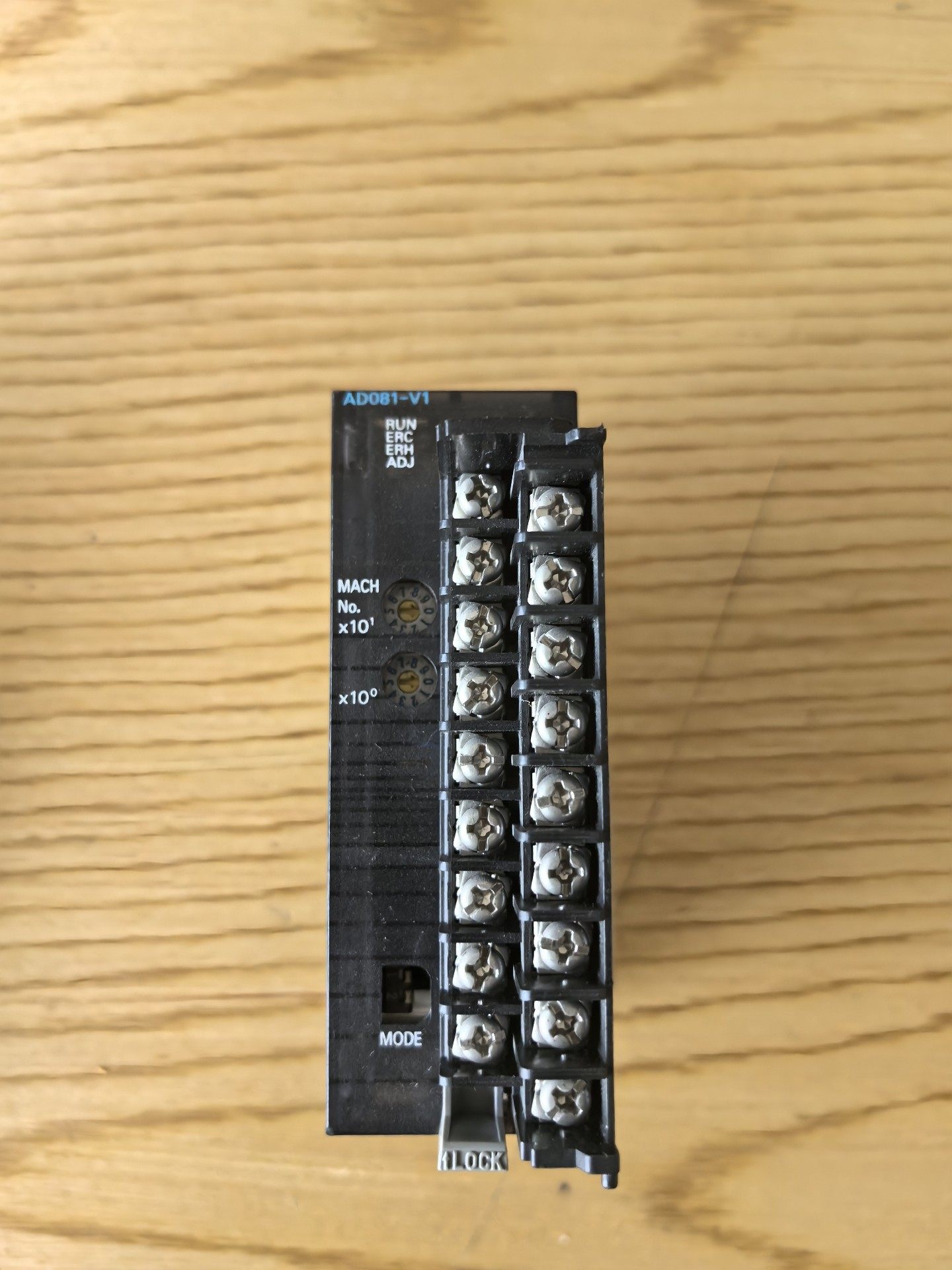 欧姆龙CJ1W-AD081-V1模拟量输入模块，8点输入，支