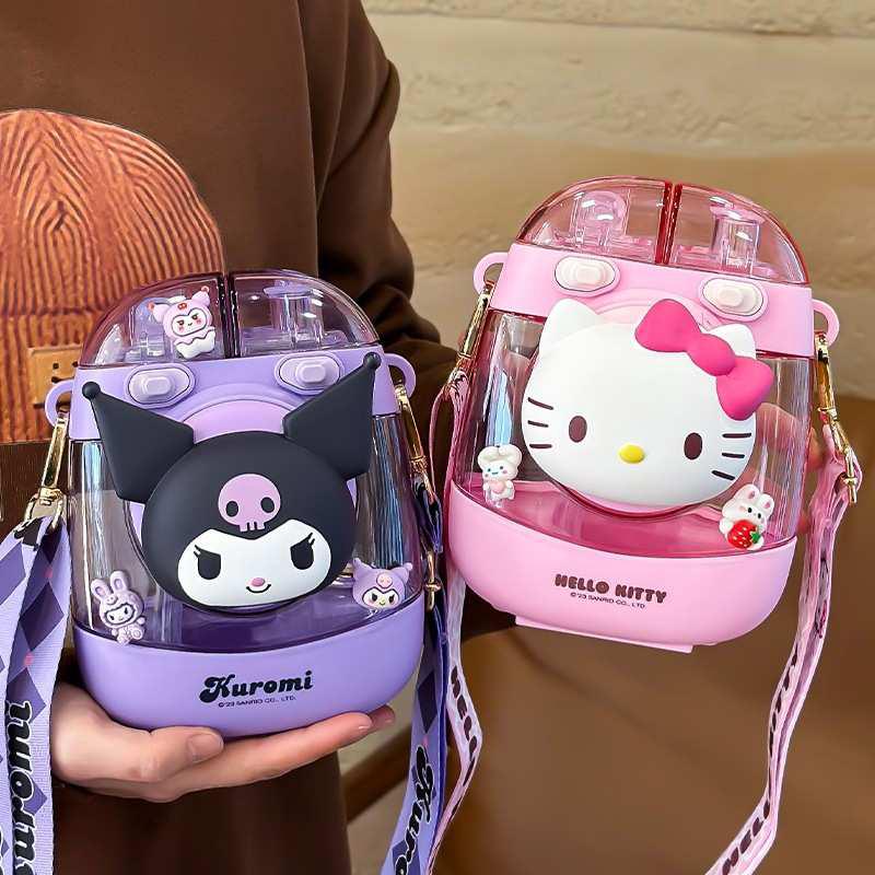 三丽欧包包杯男女生双饮塑料杯吸管背带草莓熊卡通儿童大容量水杯