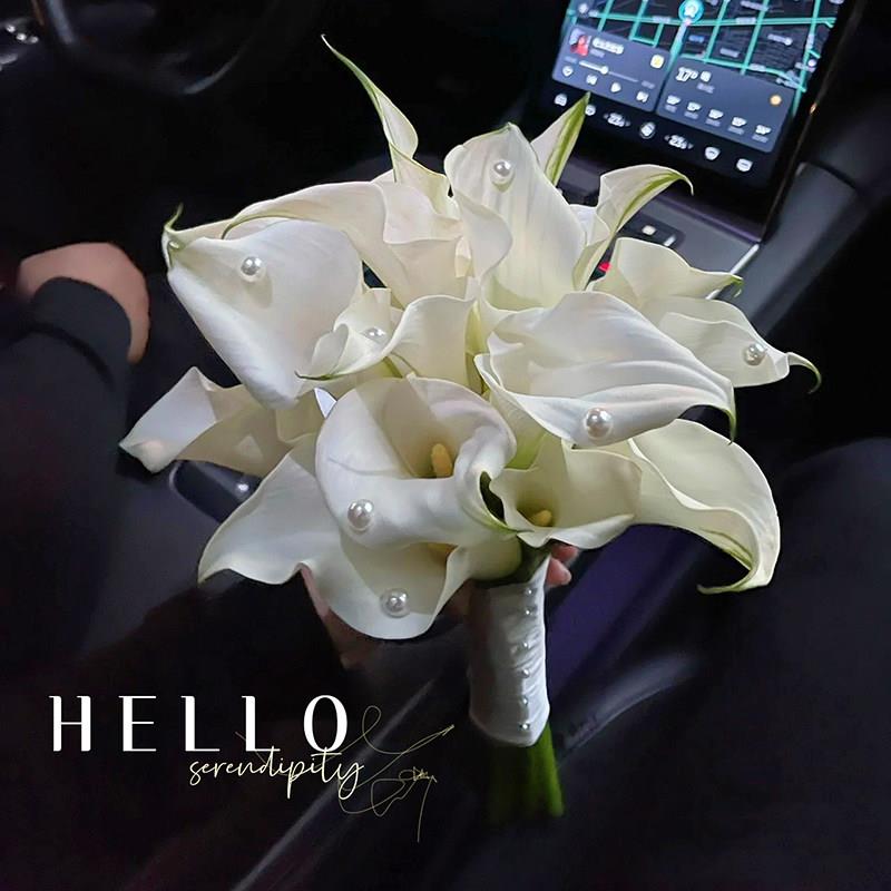 手捧花新娘结婚当天彷真马蹄莲郁金香花束婚纱照高级感结婚礼物
