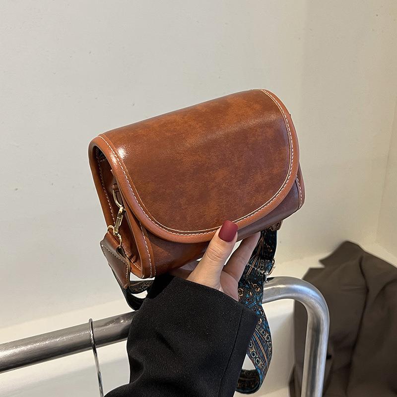 新款复古女包时尚简约单肩包女秋季洋气斜挎包小方包洋气女包