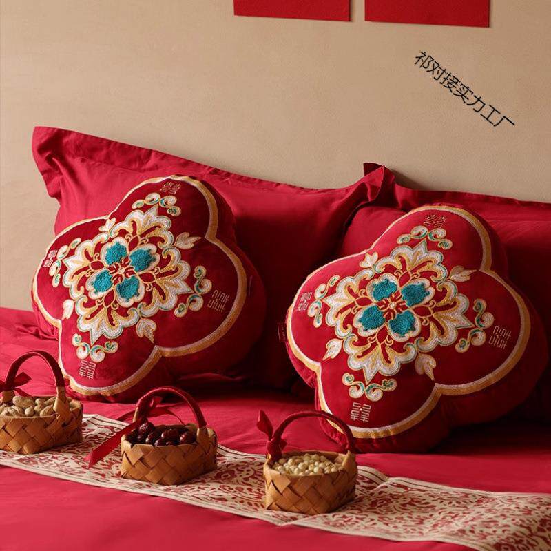 结婚抱枕一对沙发客厅压床主卧婚房布置男方红色靠垫结婚用品大全