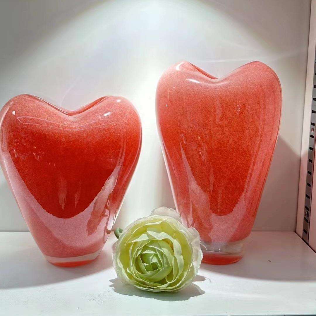 现代简约轻奢样板间爱心形花瓶琉璃工艺软装饰客厅玄关插花器