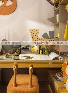 现代简约样板间儿童房男孩房创意恐龙主题软装饰品搭配桌面摆件