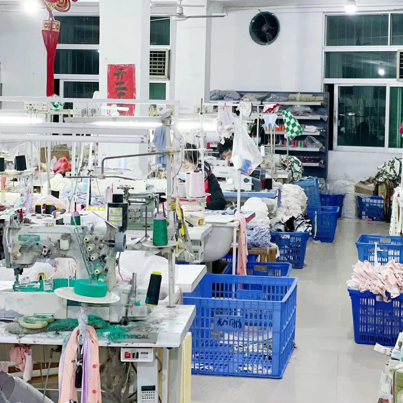 定制宠物服装裙子衬衣外套包工包料工生产金毛比熊泰迪衣服