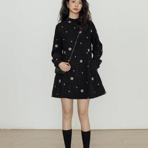 高端定制复古绣花连衣裙女秋设计感新款长袖重工时尚穿花法式裙子