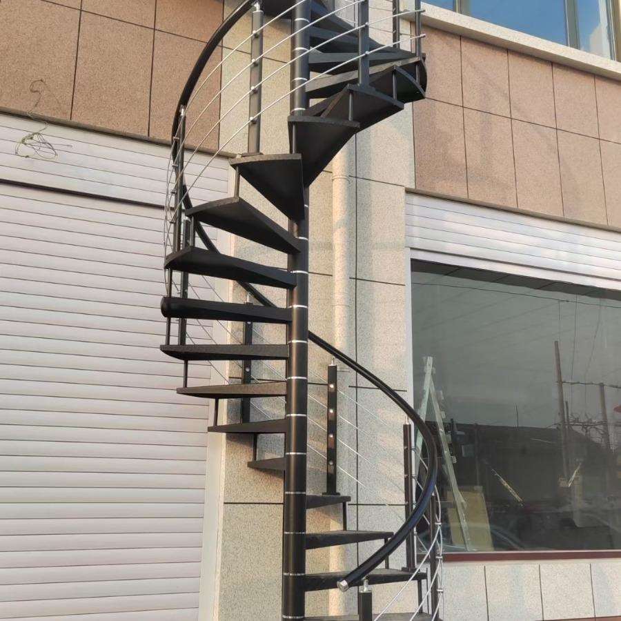 钢结构旋转楼梯花纹板室外楼梯旋转弧形楼梯复式别墅楼梯梯子