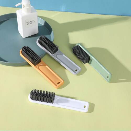A shoe-friendly brush, a miraculous tool for washing shoes a