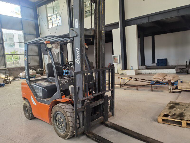 4月18日楚雄彝族自治州种业公司财产（车辆整体打包）网络拍卖公告