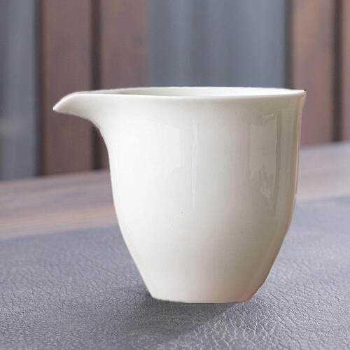 羊脂玉白瓷公道杯陶瓷茶海简约公杯分茶器功夫茶道配件德化白瓷
