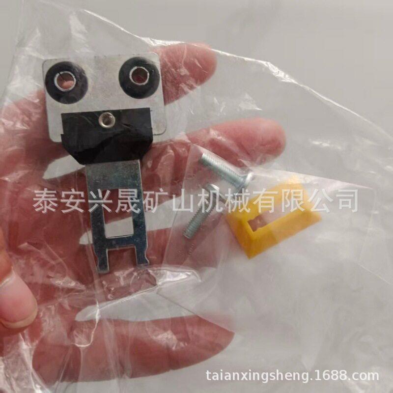 轨吊安全门钥匙开关门触发插片安全门开关操动件