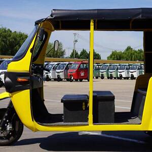 TUKTUK载客三轮摩托车突突车跨境bajaj燃油嘟嘟车工厂直销