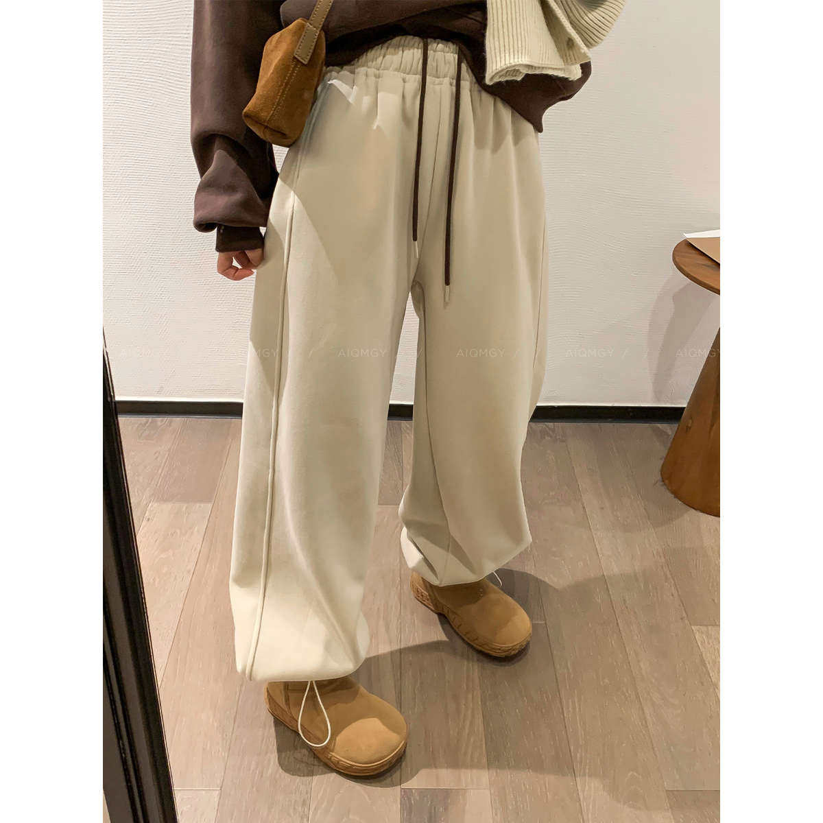 爱情魔鬼鱼 杏色抽绳直筒阔腿裤女2024冬季新款宽松显瘦休闲长裤,女装/女士精品,休闲裤,淘宝优惠券,粉丝福利购,淘宝优惠卷