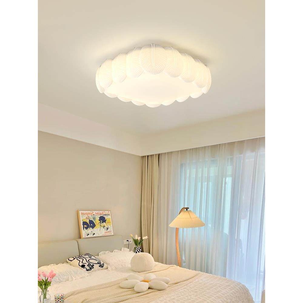 全光谱护眼主卧灯现代简室约羽毛灯顶奶油风客广东中山78灯具厅吸