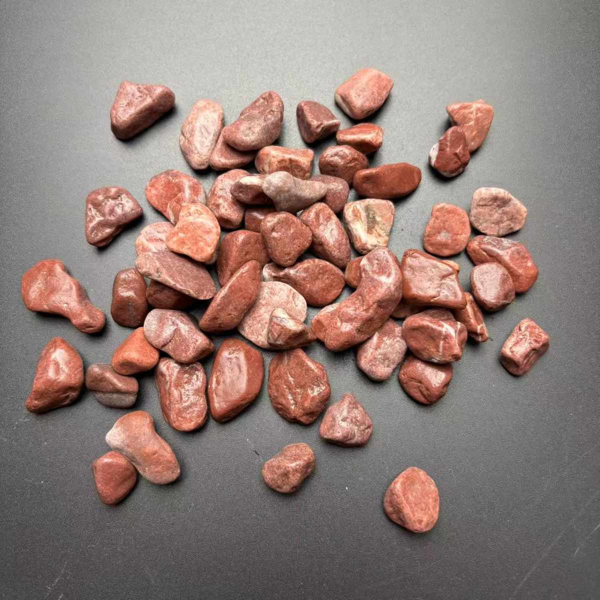 红色石子铺地水洗石外墙水刷石枯山水造景米粒鸡血红砾石水磨石子