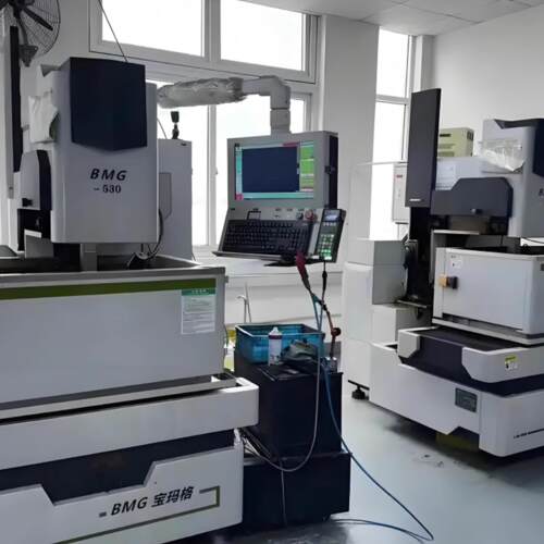 线切割加工中心中快走丝非标铝件金属零件工装夹具来图个性交期短