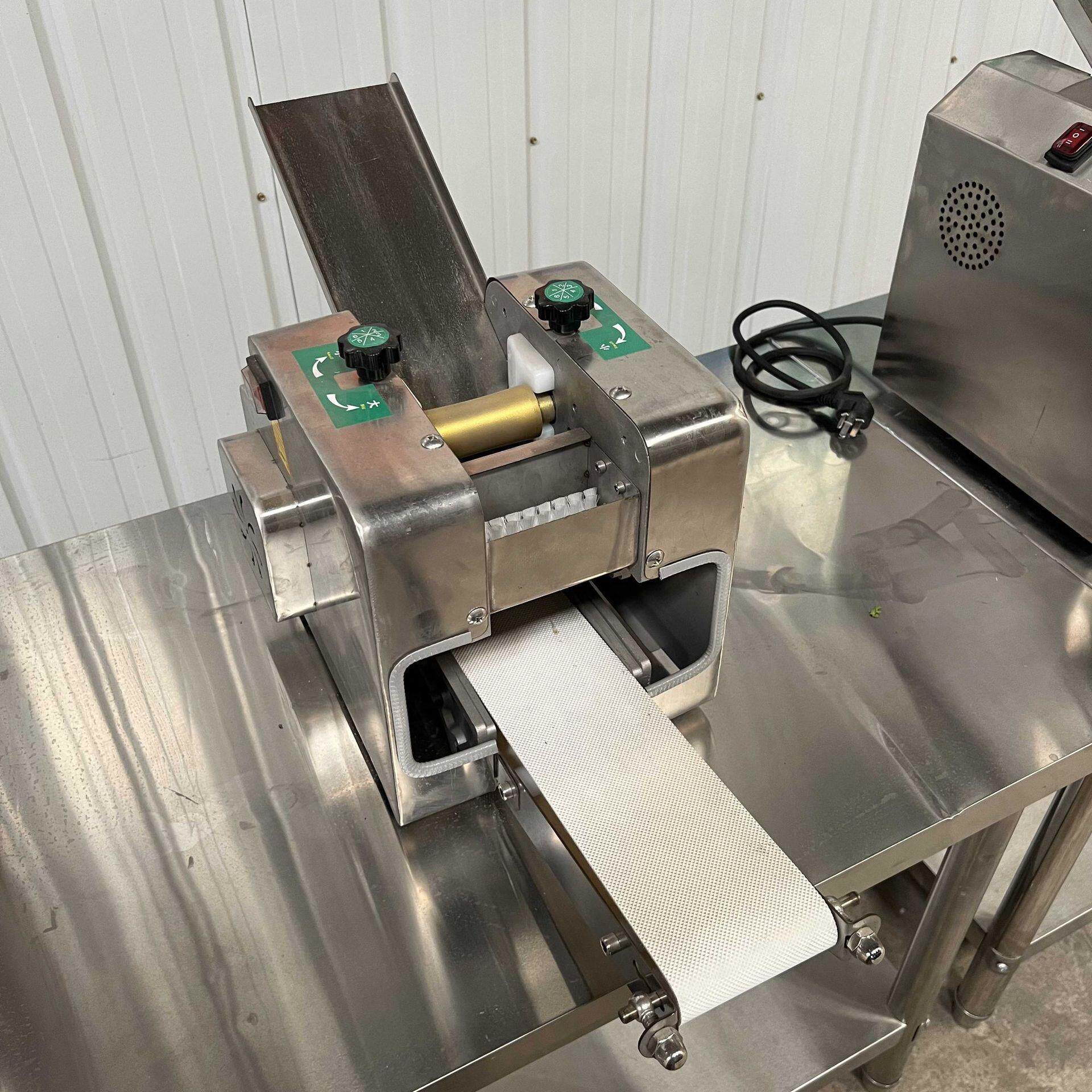 新热销商用小型全自动包饺子皮机仿手电多工功878动馄饨水饺皮机