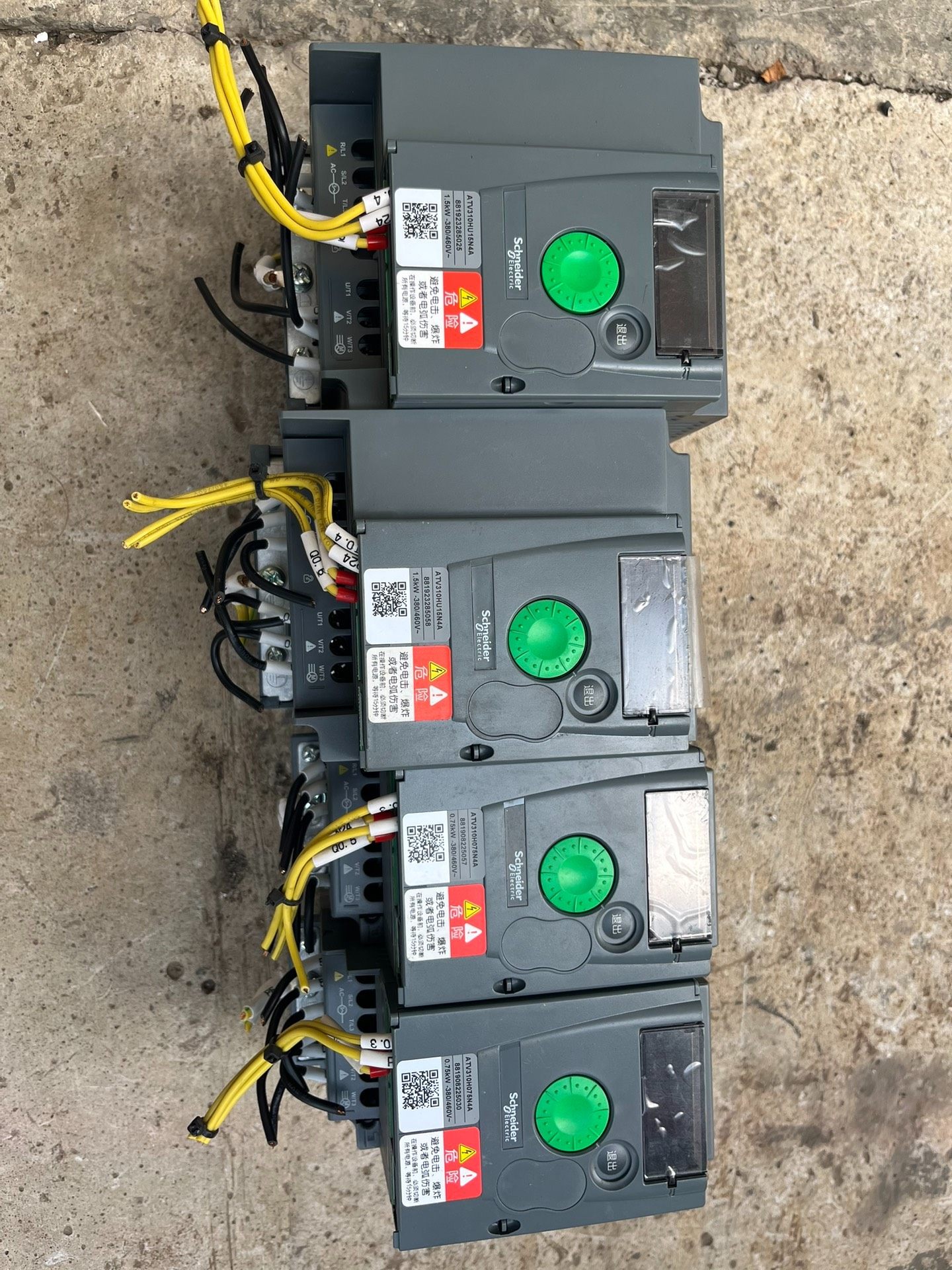 拆机施耐德变频器0.75千瓦，1.5千瓦