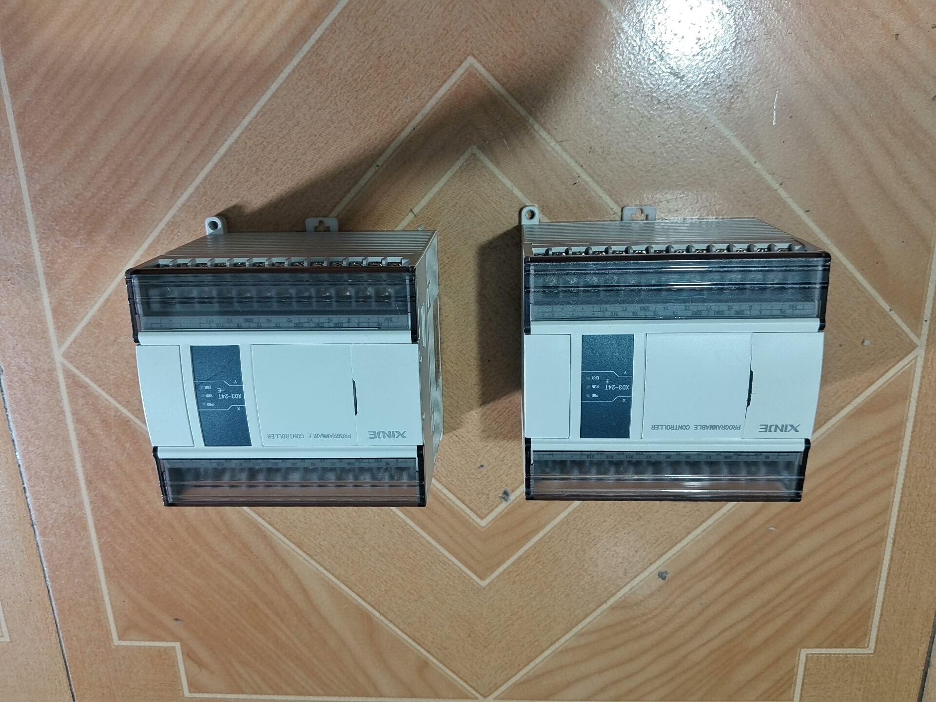 信捷PLC XD3-24T-E，功能正常，成色为实图