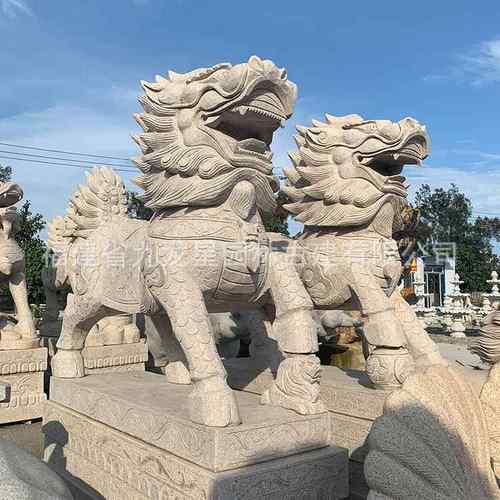 定 制汉白玉晚霞红石雕麒麟一对 大门青石仿古花岗岩石雕麒麟摆件