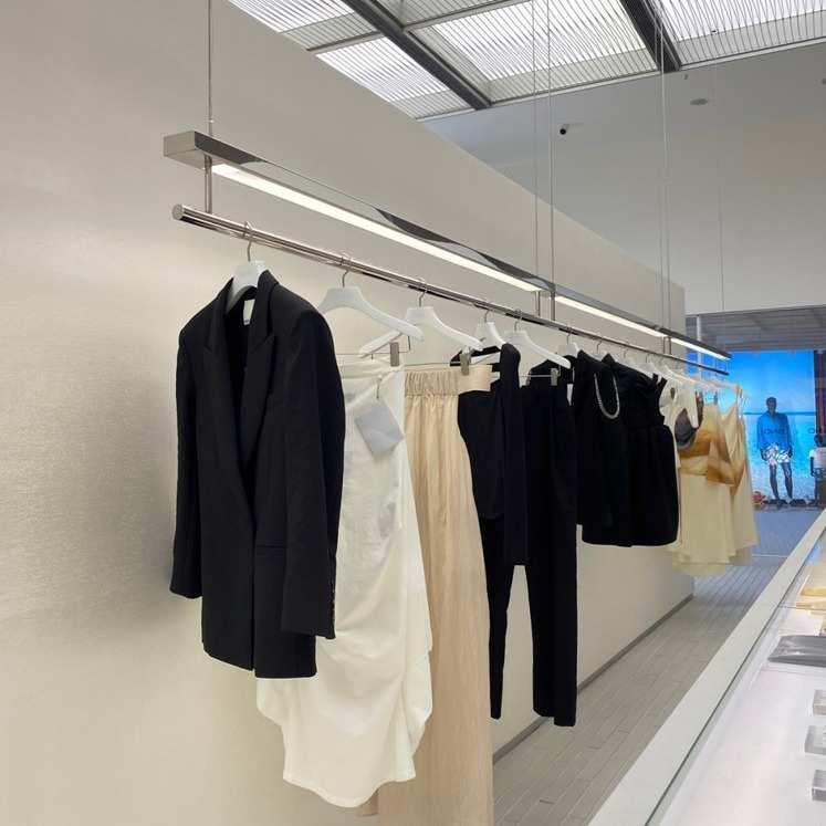 服装店展示架女装店不锈钢陈列架衣服侧挂架带灯吊架橱窗挂衣架子