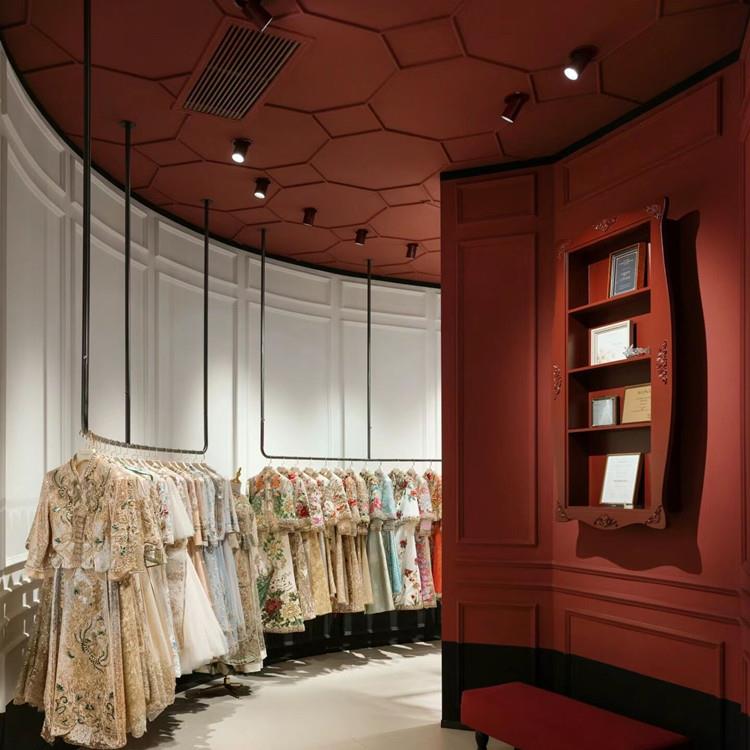 黑色婚纱架子 婚纱吊架 礼服挂衣杆吊顶悬挂货架上墙异形弧形订制