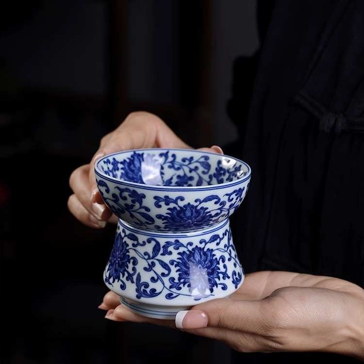 七丞堂景德镇复古青花缠枝莲茶漏陶瓷茶滤家用茶隔全瓷一体过滤网