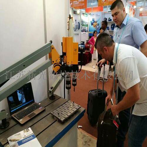 新光伺服电动摇臂攻丝机M6-M24万向型智能触摸屏电动攻丝机高效