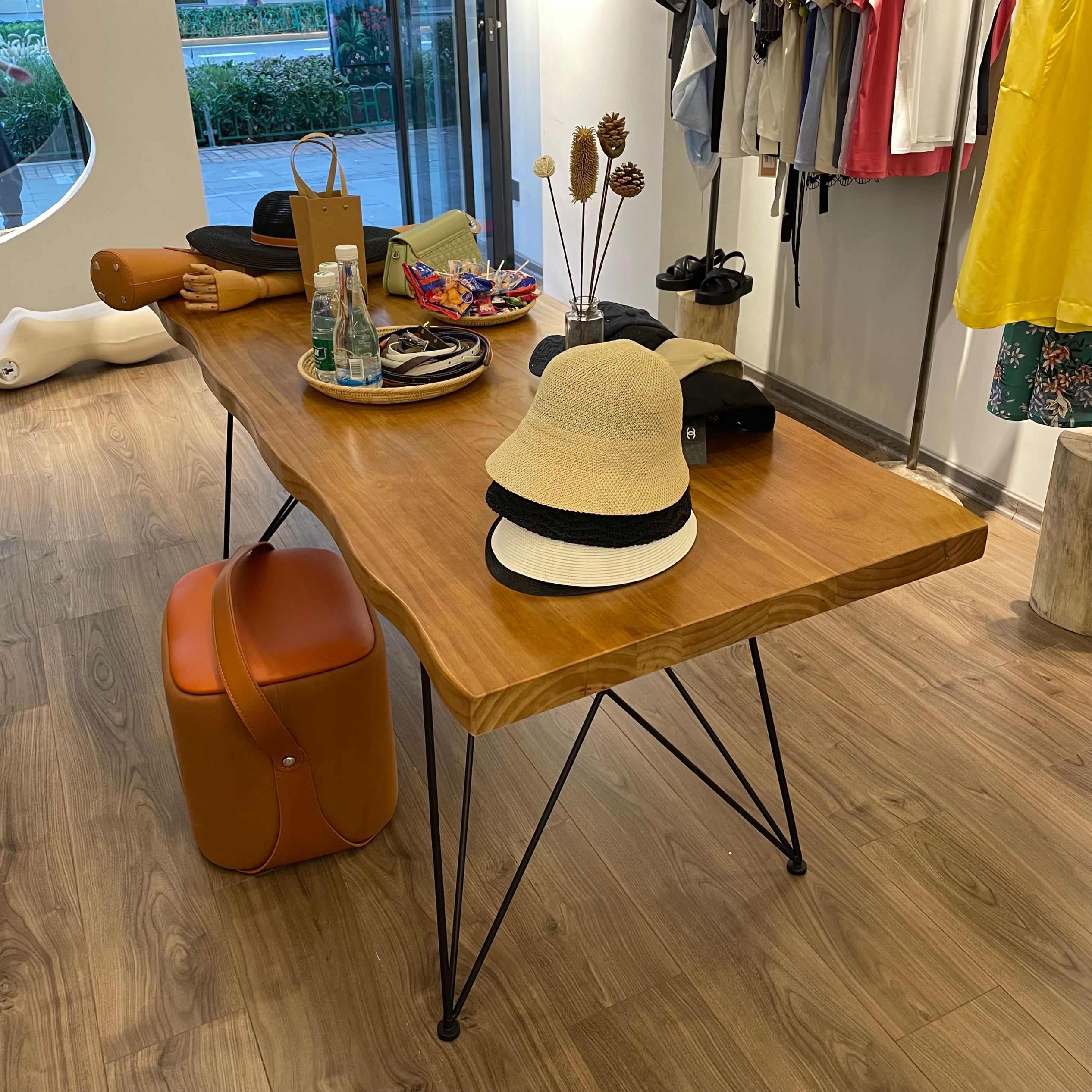 北欧女服装店展示桌简约中岛流水台实木长方形包包鞋架童装展示台