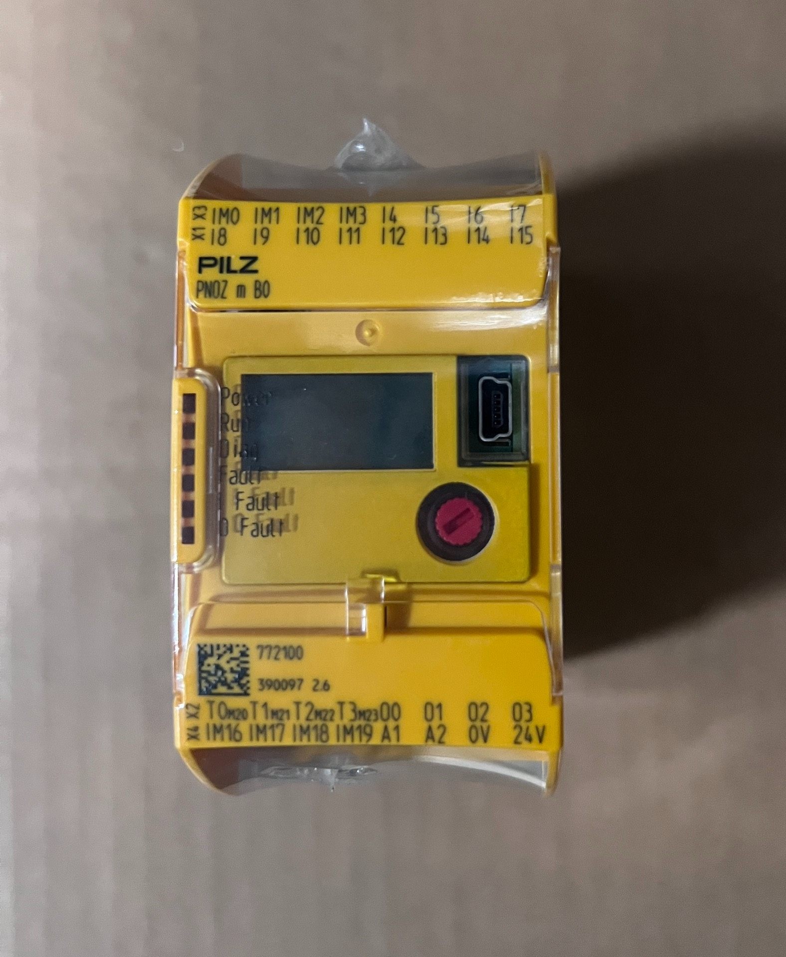 772100 全新皮尔玆安全继电器 PNOZ m B0 全新