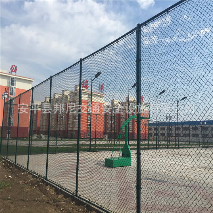 球场护栏 学校体育场围栏厂家球场围网勾花网铁丝护栏网