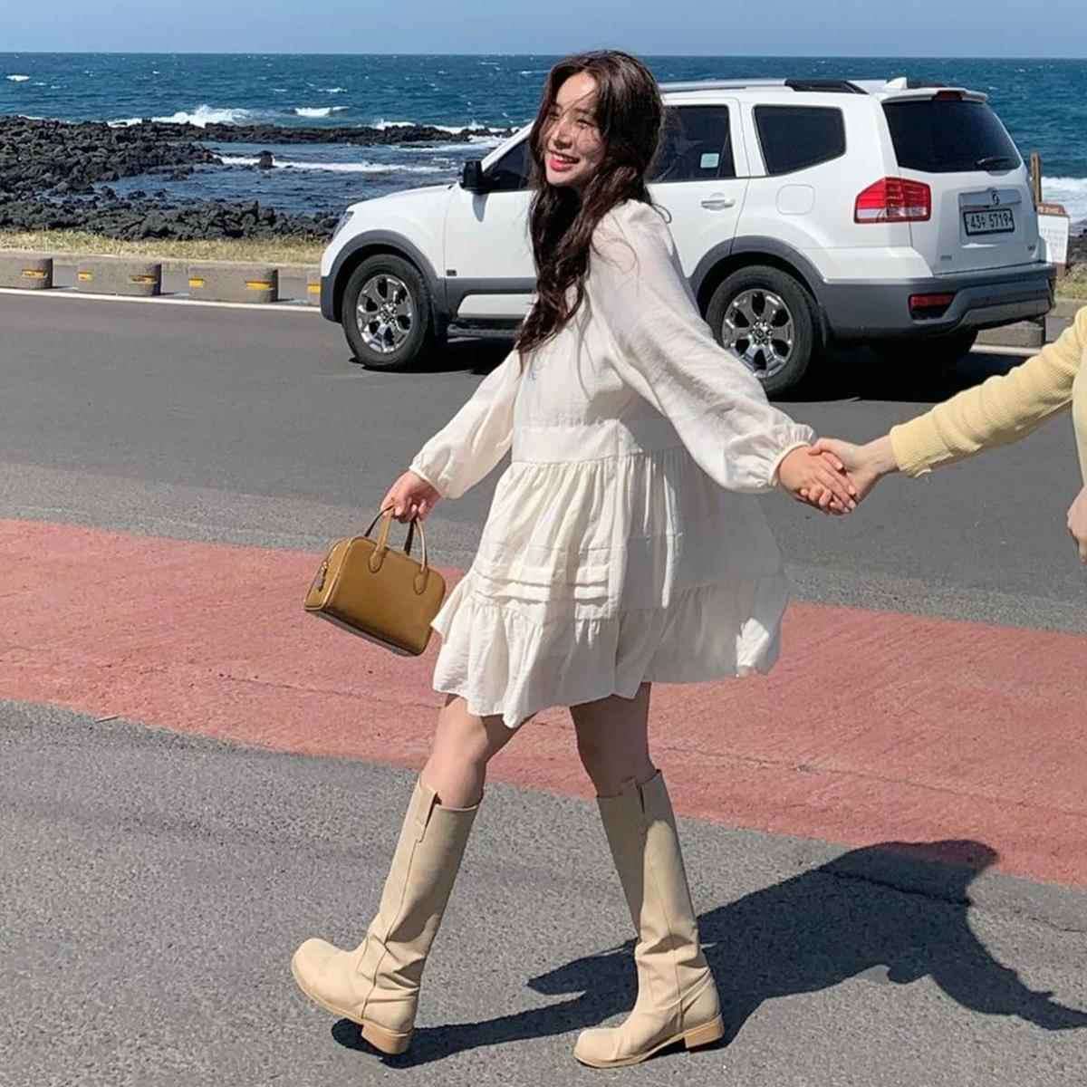 米白色长袖连衣裙女春秋2025新款法式温柔风气质宽松中长款A字裙